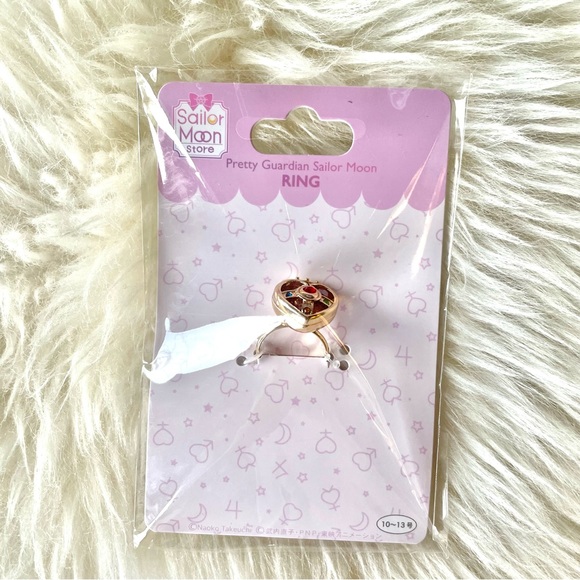 Sailor Moon Cosmic Heart Compact Ring - Picture 2 of 5